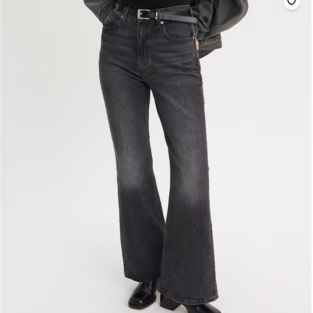 Levi’s Flare | 70s High Rise | Size 26 | Washed Black Denim | 99% Cotton